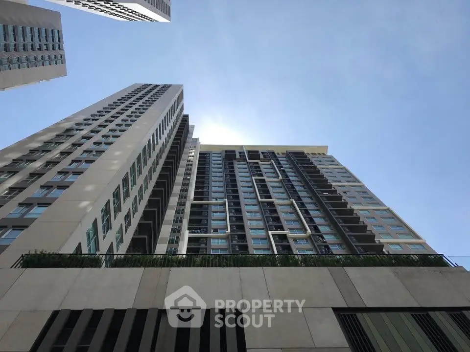 Stunning modern high-rise building with sleek architecture against a clear blue sky.