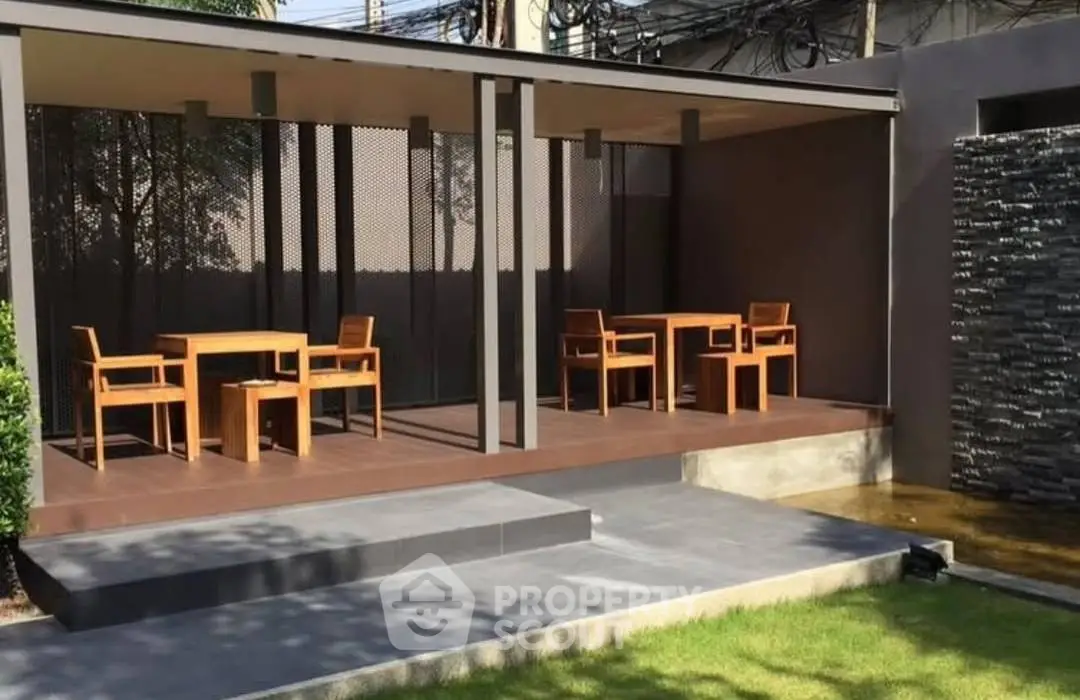 Modern outdoor seating area with sleek design and lush greenery