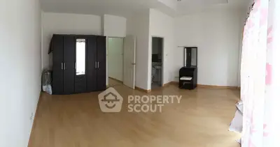 Spacious unfurnished room with wooden flooring and wardrobe, ideal for customization.