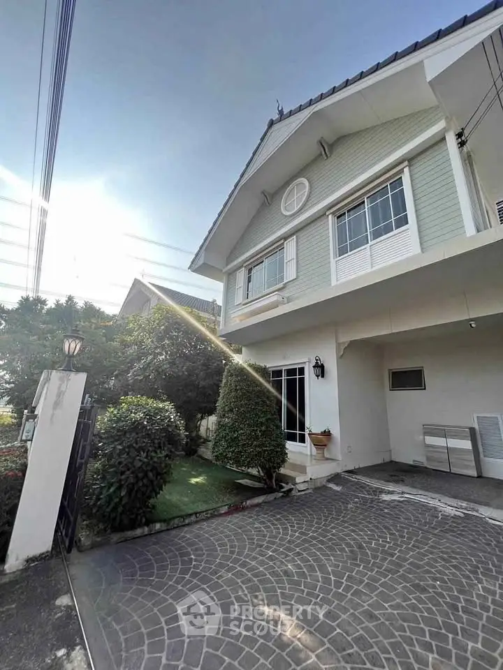 Charming suburban house with spacious driveway and lush garden, perfect for family living.