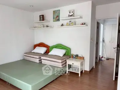 Cozy bedroom with twin beds and modern decor, perfect for a comfortable stay.