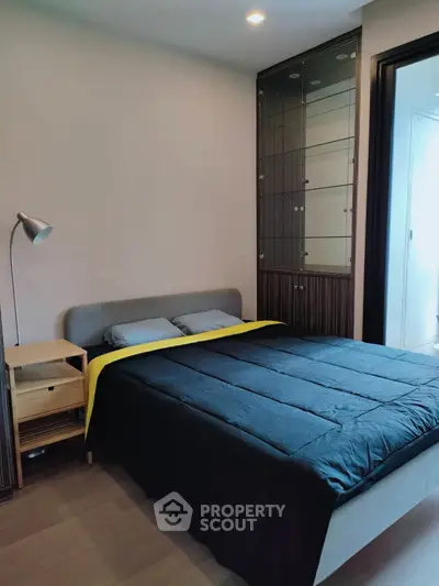 Modern bedroom with sleek design and cozy ambiance, featuring a stylish bed and elegant lighting.