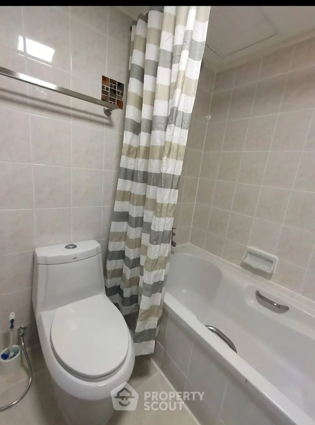 Modern bathroom with bathtub and stylish shower curtain in a cozy apartment.