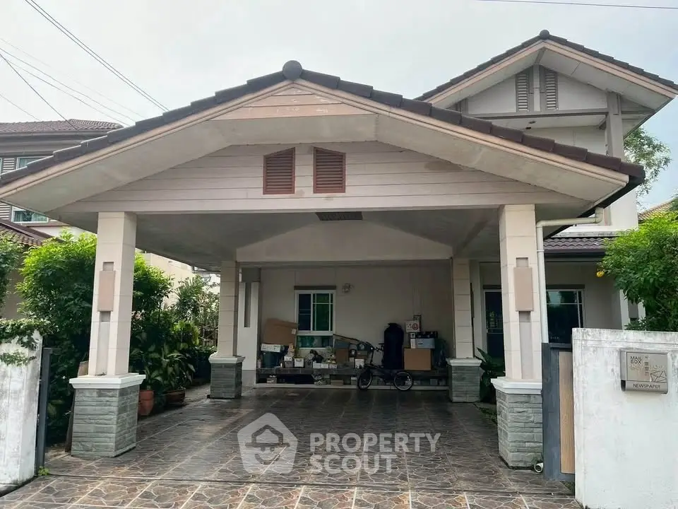 Charming suburban house with spacious driveway and lush greenery