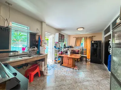 Spacious kitchen with open layout and modern appliances, perfect for family gatherings.