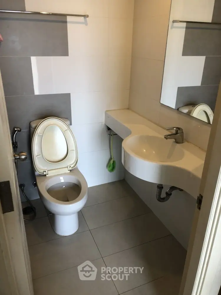  1 Bedroom Condo at Lumpini Place Rama 4 Kluaynamthai-1