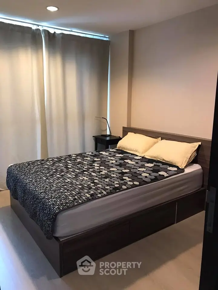Fully Furnished 1 Bedroom Condo at Rhythm Sathorn Narathiwas-1