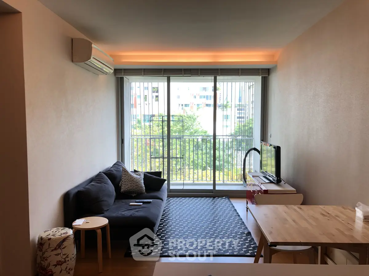  2 Bedrooms Condo at Via 31-1