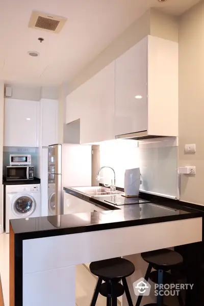  2 Bedrooms Condo at Bright Sukhumvit 24 Condominium-3