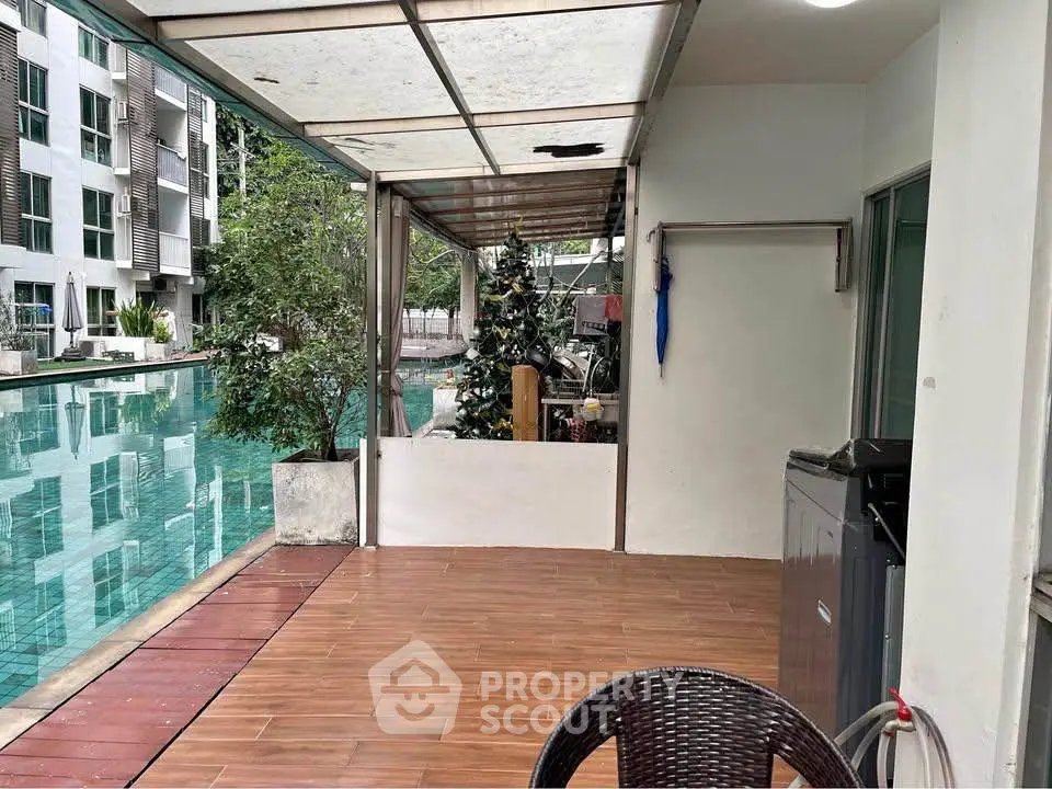 Modern poolside area with festive decor and seating, perfect for relaxation and entertainment.