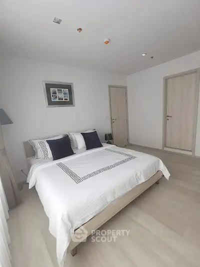 Modern bedroom with elegant decor and cozy ambiance