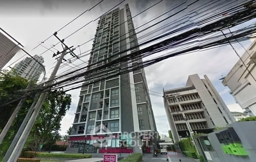 Modern high-rise building with sleek design and urban surroundings, perfect for city living.