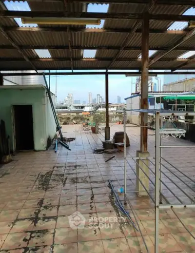 Spacious rooftop with city view, ideal for urban gardening or leisure activities.