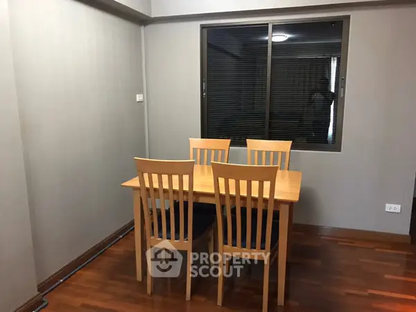 คอนโด 2-ห้องนอน ที่ นาวิน คอร์ท คอนโดมิเนียม ใกล้ BTS เพลินจิต
