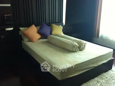 Luxurious bedroom with modern design and elegant decor, featuring a cozy bed and stylish pillows.