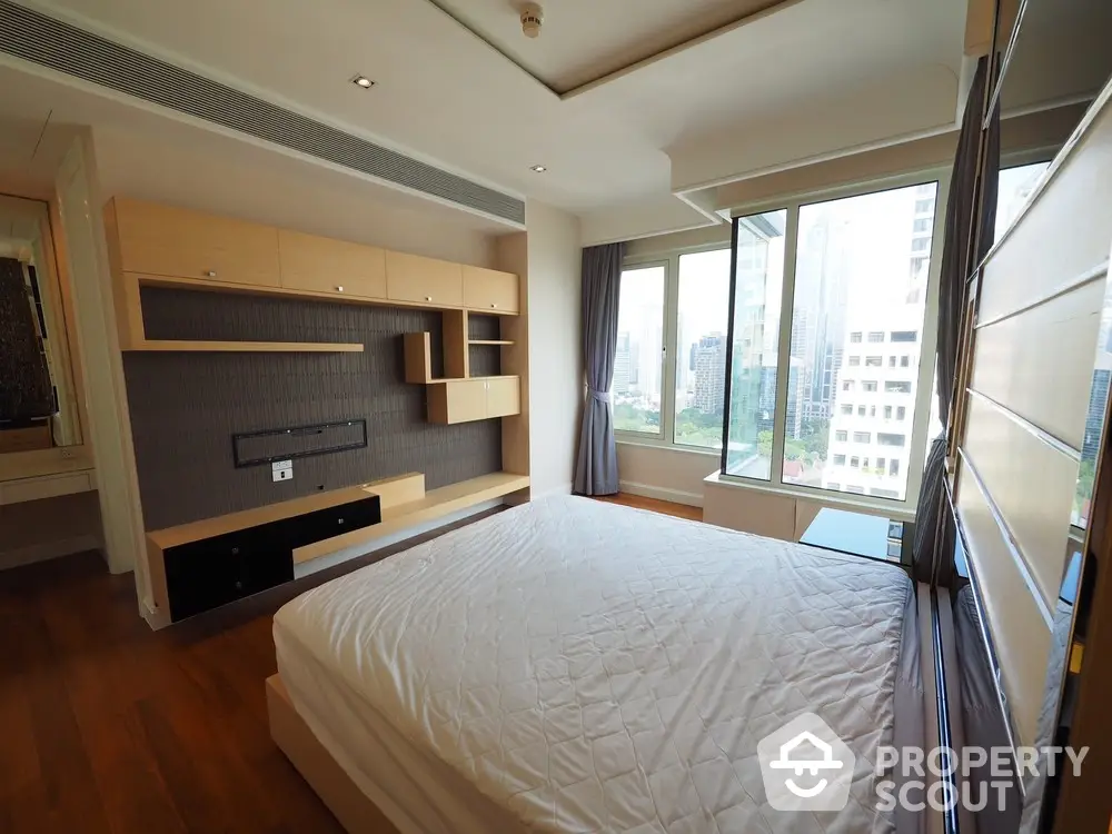  2 Bedrooms Condo at Q Langsuan-1