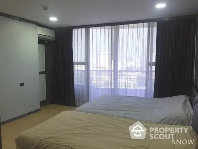  3 Bedrooms Condo at Supalai Place Sukhumvit 39-3