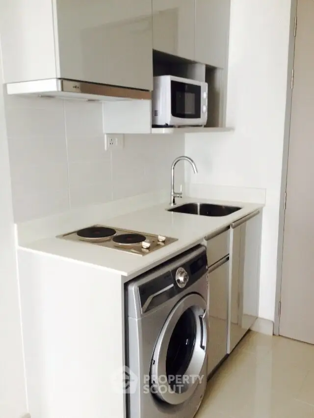  1 Bedroom Condo at Ideo Mobi Sukhumvit-1