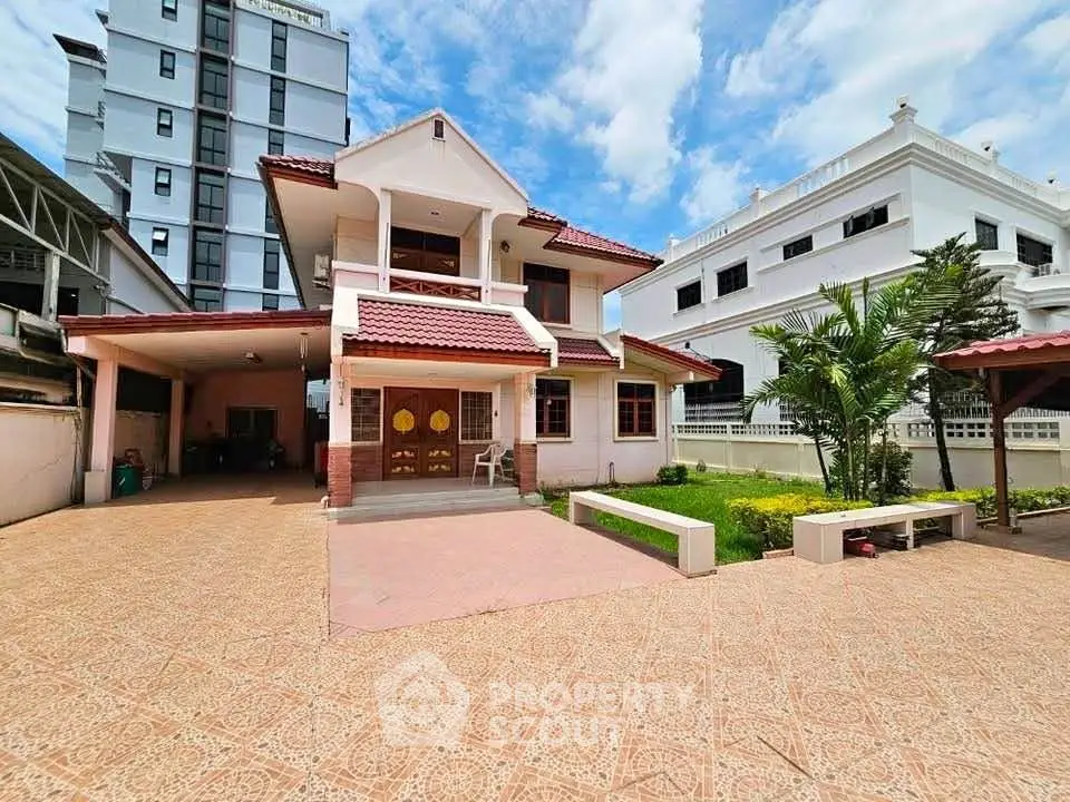 Charming two-story house with spacious driveway and lush garden, perfect for family living in a serene neighborhood.