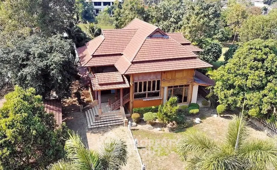 Charming traditional-style house with lush garden and spacious yard