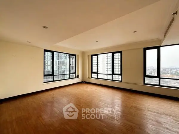Spacious corner unit with panoramic city views and abundant natural light.