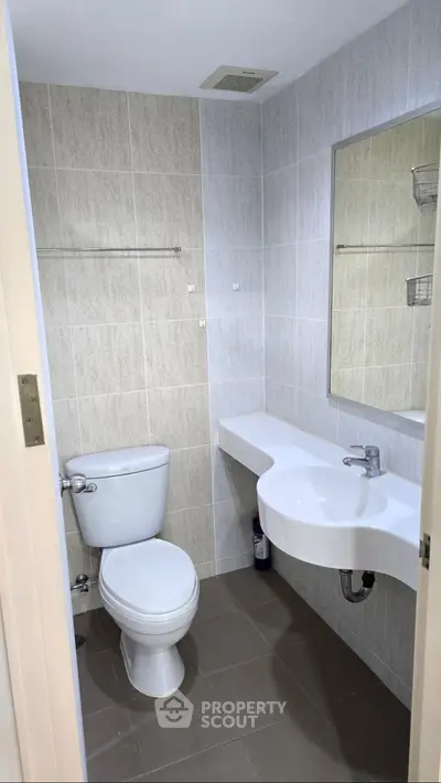 Modern bathroom with sleek fixtures and neutral tiles, ideal for contemporary living.