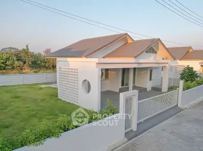 Charming modern house with spacious garden and sleek design in serene neighborhood.