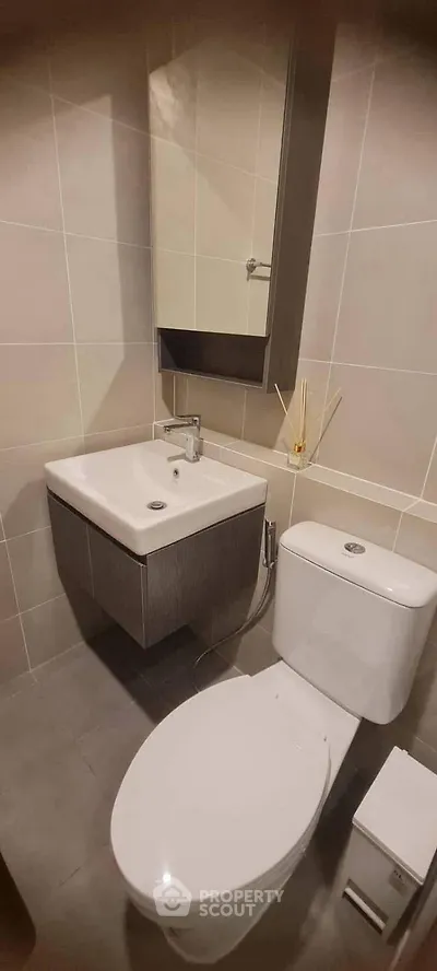 Modern bathroom with sleek fixtures and neutral tiles, perfect for a contemporary home.