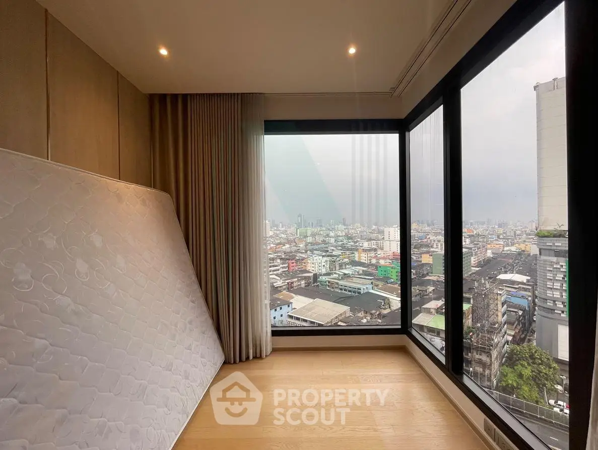 Spacious corner unit with panoramic city view and floor-to-ceiling windows.