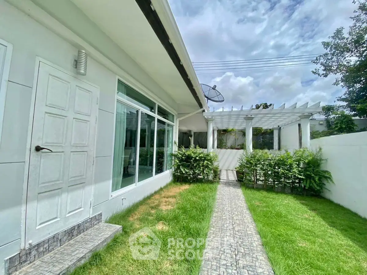 1834508-4-Photoroom.jpg