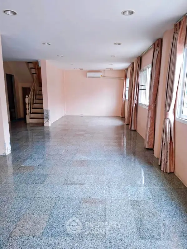 image_rental-28165703