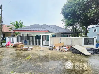 Charming single-story house with modern roof and spacious front yard, ideal for renovation enthusiasts.