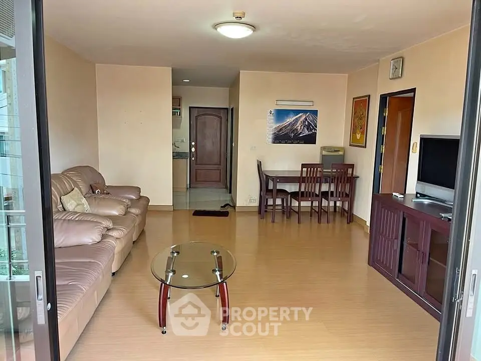 Spacious living room with modern furnishings and open layout, perfect for relaxation and entertainment.