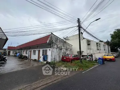Explore this unique real estate opportunity with potential for renovation in a quiet neighborhood.