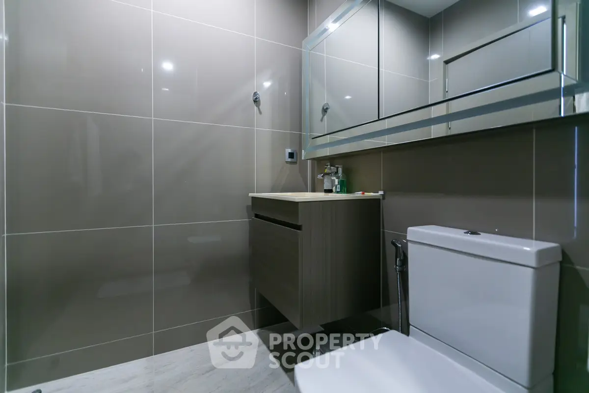 Modern bathroom with sleek design and wall-mounted vanity