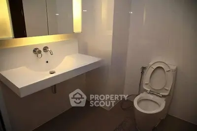 Modern bathroom with sleek fixtures and ambient lighting, perfect for a contemporary home.