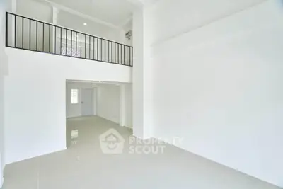 Spacious modern interior with high ceilings and mezzanine level, ideal for customization.