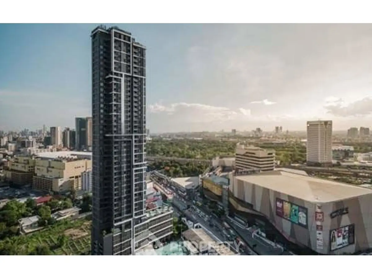 Stunning high-rise building with panoramic city views, perfect for urban living.