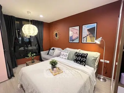 Stylish bedroom with modern decor and cozy ambiance, featuring a comfortable bed and elegant lighting.