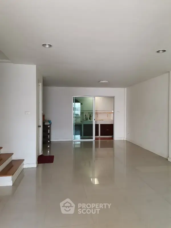 image_rental-6379198