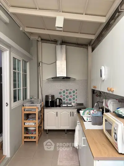 Charming kitchen with modern appliances and cozy decor, perfect for culinary enthusiasts.