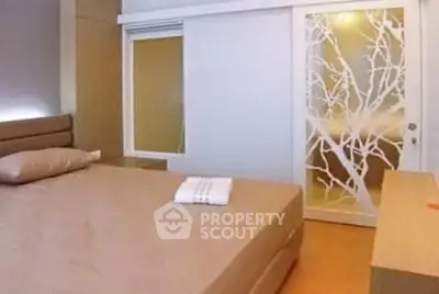 Modern bedroom with unique frosted glass door and cozy decor
