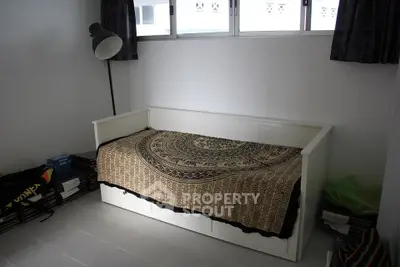 Cozy bedroom with daybed and modern decor, perfect for relaxation and comfort.