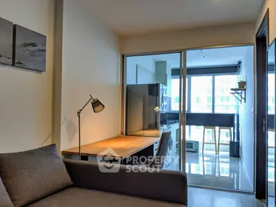  1 Bedroom Condo at Rhythm Sathorn Narathiwas Livingroom