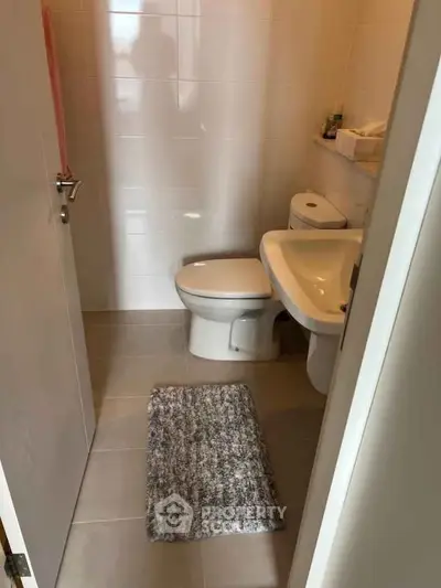 Modern bathroom with sleek fixtures and neutral tiles, perfect for a contemporary home.