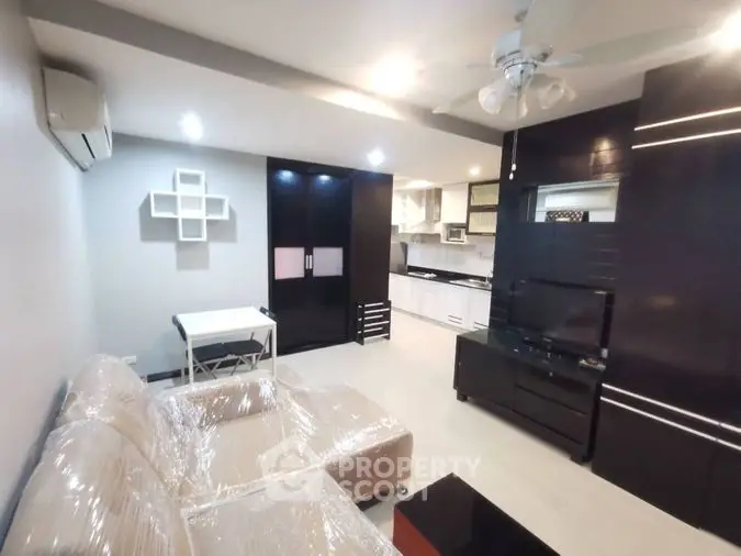 Fully Furnished 1 Bedroom Condo at Klang Krung Resort Ratchada 7 Livingroom