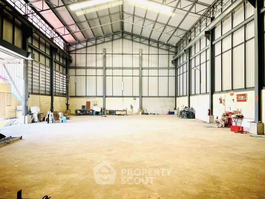 Spacious industrial warehouse with high ceilings and ample storage space.