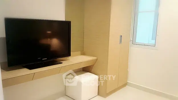 Fully Furnished 2 Bedrooms Apartment at ยูอาร์ เพลส-3