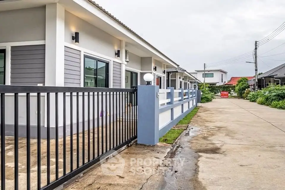 Modern single-story house with sleek design and spacious driveway