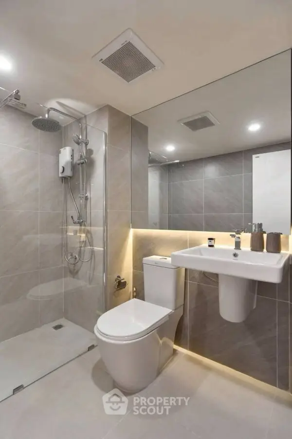 Modern bathroom with sleek fixtures and ambient lighting